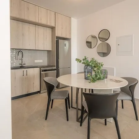 Kalamon Luxury 202 W Pool And Gym לרנקה