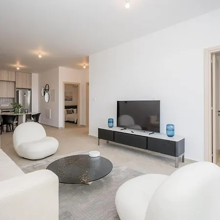 Kalamon Luxury 202 W Pool And Gym לרנקה