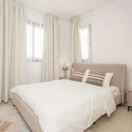 Appartement Kalamon Luxury 202 W Pool And Gym Larnaca